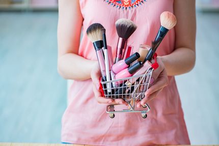 Sell Make Up - Join Avon as a Representative